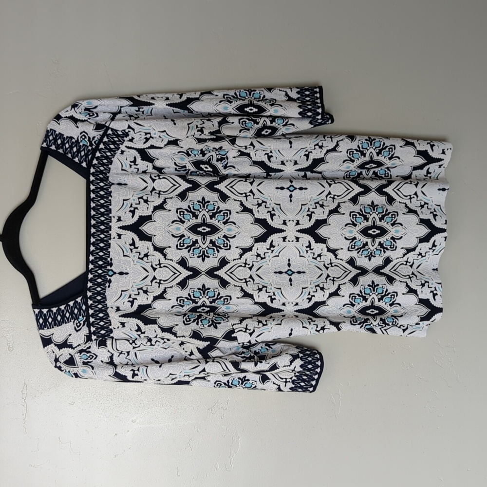 Studio One New York Blue & White Patterned V‎ Neck Shirt Size XL